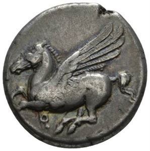 CORINTHIA, Corinth, 350-306 f. Kr., stater (8,44 g). Pegasu mot venstre/Hode av Athene med Corinthisk hjelm mot venstre