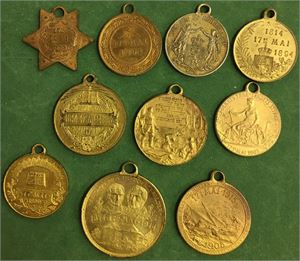 Lot 10 stk. 1888, 1891, (1892), 1894, 1896, 1899, (1901), 1907, 1914 og 1915. Forgylt bronse
