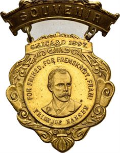 Fridtjof Nansen, Chicago 1897. Souvenir medalje. Forgylt bronse med agraff og nål