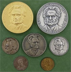 Lot 7 stk. forskjellige medaljer med Bjørnstjerne Bjørnson