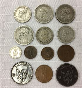 Lot 13 stk. 1 krone 1877, 1887, 1898, 50 øre 1898 (2), 1901 og 7 småmynter