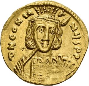 Constantin IV 668-685, solidus, Constantinople 668-673 e.Kr. (4,40 g). Kors på tre trinn mellom Heraclius og Tiberius