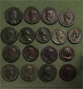 Lot 17 stk. bronsemynter fra; Augustus (2), Agrippa, Livia, Germanicus, Claudius (2), Nero (2), Vespaian, Nerva, Trajan (2), Hadrian, Severus Alexander, Philip I og Otacilia Severa. Alle myntene er korrodert og har vært oppgravert/all coins are corroded and has been tooled