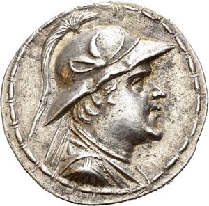 BAKTRIA, Greco-Baktrian Kingdom. Eukratides I Megas (circa 170-145 BC). AR tetradrachm (16,86 g). Draped and diademed bust of Eukratides to right, wearing horned Boiotian helmet / BASI?EOS MEGA?OY E?K?ATI?OY, The Dioskouroi twins on horses riding right, holding palm blanches and spears; monogram in lower left field. Small deposits scattered on the surface. Lightly toned.