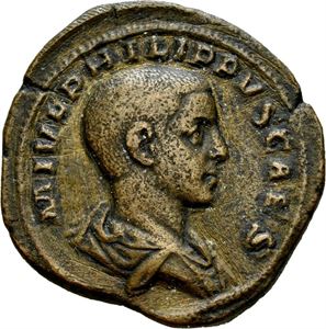 Philip II, Caesar 244-247, Æ sestertius, Roma 245-246 e.Kr. R: Philip stående mot venstre