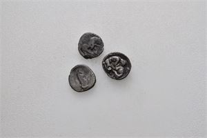 Lot of three Greek silver fractions. AR diobols from Tarentum and Thurium (2). The diobol from Tarentum is pierced