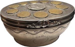 Anton Michelsen sølvskrin med ti gullmynter