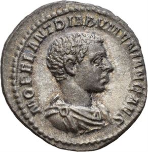 Diadumenian 218 e.Kr., denarius, Roma  217-218 e.Kr. R: Diadumenian stående