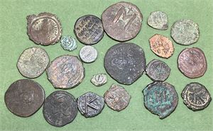 Byzantine lot # 4. Lot of 20 byzantine bronze coins of various denominations.