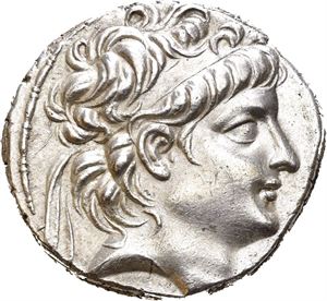 SELEUKID KINGS of SYRIA. Alexander II Zabinas (128-122 BC). AR tetradrachm (16,55 g). Damaskos mint. Dated SE 188 (=125/4 BC). Diademed head of Alexander II to right / BASI?EOS A?E?AN?POY, Zeus seated on to throne left, holding Nike in right hand and resting on scepter with left hand; monogram in outer left field and below throne. Several light scratches and marks. Bright surfaces.
