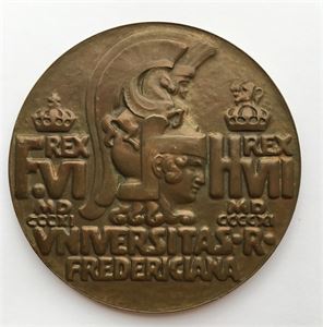 Unviversitetet i Kristiania 100 år 1811-1911. Bronse. 73 mm