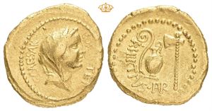 The Ceasarians. Julius Caesar. Autumn 45 BC. AV aureus (20 mm; 8,01 g)