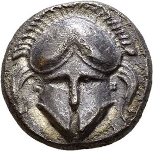 THRACE, Mesambria. Circa 420-320 BC. AR diobol (1,20 g). Corinthian helmet facing / META, Radiate wheel with four spokes. In good condition for the type. Minor pitting on the obverse. Nicely toned.
