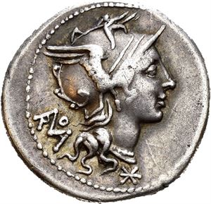 T. Didius. 113-112 f.Kr. AR denarius (3,86 g), Roma. Advers: Hode av Roma, iført dekorert hjelm, mot høyre. Revers: Kampscene mellom to gladiatorer der den ene er bevæpnet med pisk mens den andre er bevæpnet med en kjepp/sverd. Pent tonet/wonderfully toned. Marvin Tameanko mener at reversen fremstiller en kontrollert oppvarmingskamp, og ikke en "skarp" kamp mellom  gladiatorene.