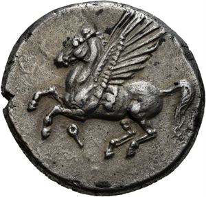 CORINTHIA, Corinth, 350-300 f.Kr., stater (8,43 g). Pegasus mot venstre/Hode av Athene med Korintisk hjelm mot venstre