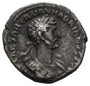 HADRIAN 117-138, quinarius, Roma 118 e.Kr. R: Victoria gående mot høyre