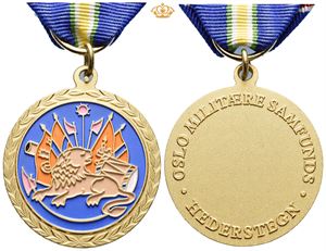 Oslo Militære Samfunds hederstegn i gull. Forgylt. 33 mm. Med bånd