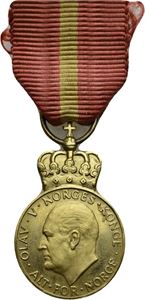 Olav V, Kongens fortjenstmedalje. Miniatyr. Hansen. Gull. 16mm