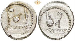 AR Denarius, early 42 BC