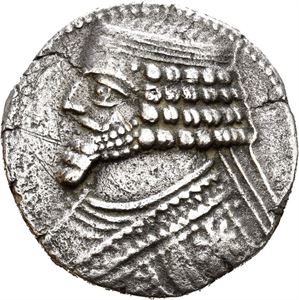 KINGS of PARTHIA. Phraates IV (38-2 BC). AR tetradrachm (12,66 g). Seleukeia on the Tigris mint. Diademed and draped bust of Phraates IV to left / King seated on throne to right, receiving palm branch from Tyche. Tyche holds cornucopia. Date in exergue. Flan flaw on reverse. Minor porosity in the fields. Toned.
