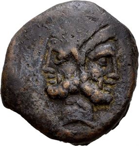 L. Titurius L. F. Sabinus 89 f.Kr., Æ as. Janushode/Skipsstavn mot høyre