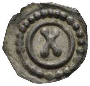 Sverre Sigurdsson (1177-1202) Brakteat med bokstaven X (0,06 g). Ex. Oslo Myntgalleri a/s nr.4 10/5-2014 nr.485