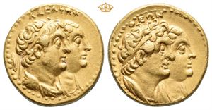 PTOLEMAIC KINGS of EGYPT. Ptolemy II Philadelphos, with Arsinöe II, Ptolemy I, and Berenike I. 285-246 BC. AV half mnaïeion – 'Tetradrachm' (13,82 g).