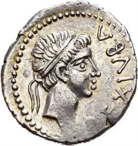 KINGS of MAURETANIA, Juba II. 25 BC-AD 24. AR denarius (3,01 g). Caesarea mint. REX IVBA, Diademed head of Juba II right / Cornucopiae with fillet hanging to either side, transverse sceptre in background; crescent to upper right. Small areas of flat strike. Lustrous and lightly toned.