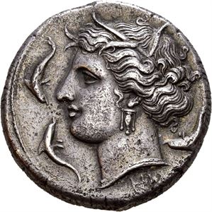 SICILY, Syracuse. 310-305 BC. AR tetradrachm (16,55 g). Struck under Agathokles, tyrant of Syracuse 317-289 BC. Head of Persephone left, wreathed with grain; three dolphins around; Magistrate name (NI) / SYPAKOSION, Fast quadriga advancing left, triskeles above; monogram in exergue. A fine coin with nice old cabinet toning. Very minor pitting on the surfaces.