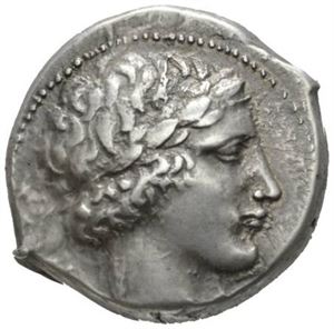 SICILIA, Leontinoi, ca.425 f.Kr., tetradrachme (17,93 g). Hode av Apollo mot høyre/Løvehode mot høyre innenfor fire byggkorn