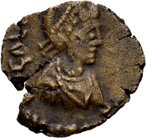 Galla Placidia mor til Valentinian III, Æ4, Roma 425-430 e.Kr. R: Kors. Pregesprekk/striking crack