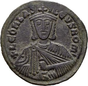 Leo VI, the Wise 886-912, Æ follis, Constantinople (5,66 g). Crowned facing bust holding akakia/Legend in four lines