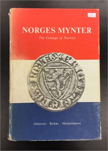 Ahlström, Brekke & Hemmingsson: &quot;Norges Mynter&quot; (Stockholm 1976). Innbundet, defekt rygg