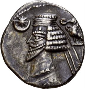 KINGS of PARTHIA. Phraates IV (38-2 BC). AR drachm (3,68 g). Ekbatana mint. Diademed and draped bust of Phraates IV to left, with royal wart; star and crescent before; eagle? behind, crowning king with wreath held in beak / Archer (Arsakes I) seated right, holding bow; monogram below bow. Darkly toned.