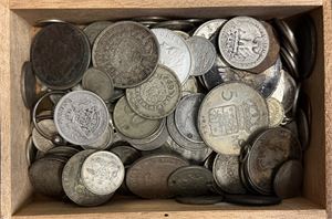 Lot in cigar box