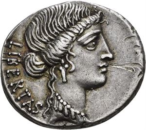 Q. SERVILIUS CAEPIO BRUTUS 54 f.Kr., denarius. Hode av Libertas mot høyre/L. Junius Brutus gående mot venstre mellom to liktorer og en accensus. Små riper på advers/minor scratches on obverse