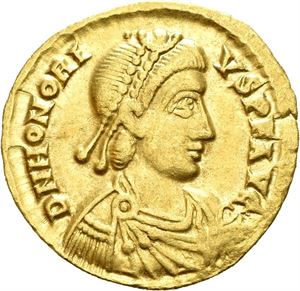 Honorius 393-423, AV solidus, Ravenna 408-423 (4,38 g). His diad. bust r./Honorius in military attire stg. facing, his left foot on captive, holding standard and Victory on globe