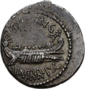 Markus Antonius d.30 f.Kr., denarius 32-31 f.Kr. Gallei mot høyre/Legionørn mellom to standarder (Leg. X)