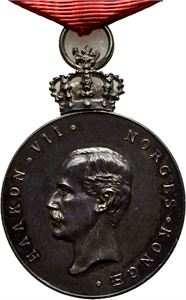 Haakon VII. Jubileumsmedalje 1905-1930. Throndsen. Sølv med spange. 33 mm. (Herresløyfe)