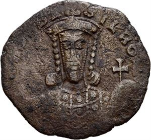 Constantine VII, Porphyrogenitus 913-959, Æ follis, Constantinople (5,99 g). His facing bust with short beard wearing crown and loros, holding akakis and globe/Legend in four lines
