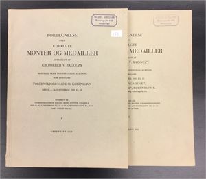 V. Ragoczy: &quot;Fortegnelse over udvalgte Mønter og Medailler&quot; Del I og II (København 1959 og 1961). Heftet