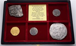 Rundesett. Ducat 1724 and four silver coins. Akerendam