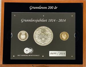 Det store Grunnlovssettet. 200- og 20 kroner 2014 samt minnemedalje