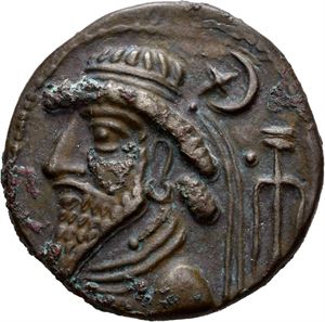 Elymais, Kamnaskires VI (?) ca.60-120 e.Kr., Æ tetradrachme (15,51 g). Hans hode mot venstre/Mannshode mot venstre