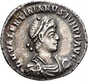 VALENTINIAN II 377-392, siliqua, Treveri 377-383 e.Kr. R: Victoria gående mot venstre