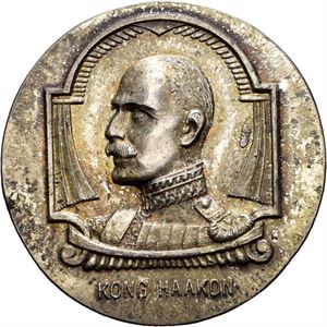 Haakon VII. Ensidig medalje med kongens portrett. Sølv. 30 mm