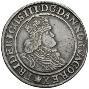 Speciedaler 1651. RRR. S.5. Denne mynten er kjent i følgende 6 eksemplarer hvorav 3 er i privat eie. Dette er det eneste kjente eksemplar med denne stempelkombinasjonen. 1. Den Kongelige Mønt- og Medaillesamling, København. 2. Eremitagen, St. Petersburg. 3. Danmarks Købstadmuseum, Aarhus (stjålet?). 4. Oslo Mynthandel a/s nr.12 nr.297. 5. Oslo Mynthandel a/s nr.19 nr.290. 6. Dette eksemplar som stammer fra Holger Dombrowski nr.49/981, Lerche 1992 nr.313 og Oslo Mynthandel a/s nr.64 24/4-2010 nr.215