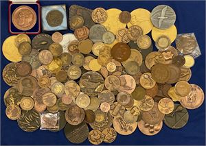 Stor lot med diverse moderne minnemedaljer i bronse og andre basemetaller