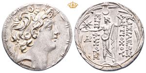 SELEUKID KINGS of SYRIA. Antiochos VIII Epiphanes (Grypos), 121-96 BC. AR tetradrachm (16,54 g)