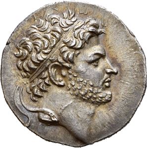 KINGS of MACEDON, Perseus. 179-168 BC. AR tetradrachm (15,04 g). Reduced Attic standard. Pella or Amphipolis mint: Au-, mintmaster. Struck circa 173-171 BC. Diademed head of Perseus right / &Beta;&Alpha;&Sigma;&Iota;&minus;&Lambda;&Epsilon;&Omega;&Sigma; / &Pi;&Epsilon;&Rho;&minus;&Sigma;&Epsilon;&Omega;&Sigma;, Eagle standing right on thunderbolt; &Theta;E monogram above, AY monogram (mintmaster) to right, AN monogram below; all within oak wreath; plow in exergue. Well centered and with well preserved surfaces. Beautiful iridescent cabinet toning. Almost as struck.